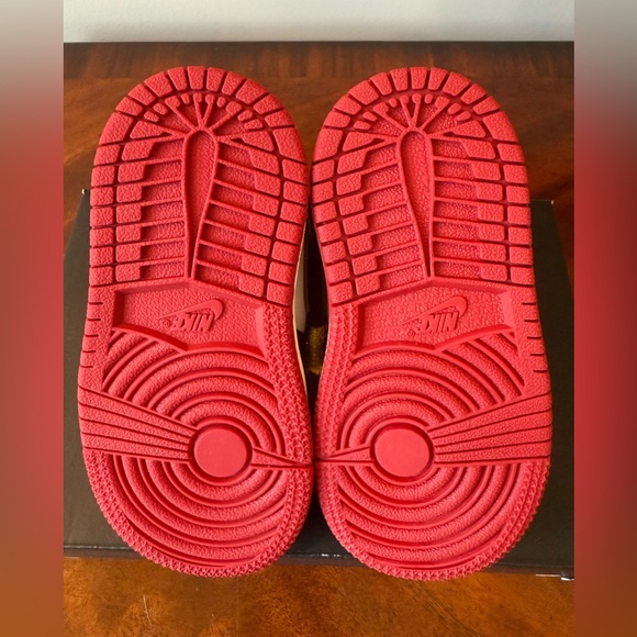 NIB Jordan 1 Retro High OG "Black Toe" Toddler Kids' Shoe, SIZE 5C - Picture 5 of 7